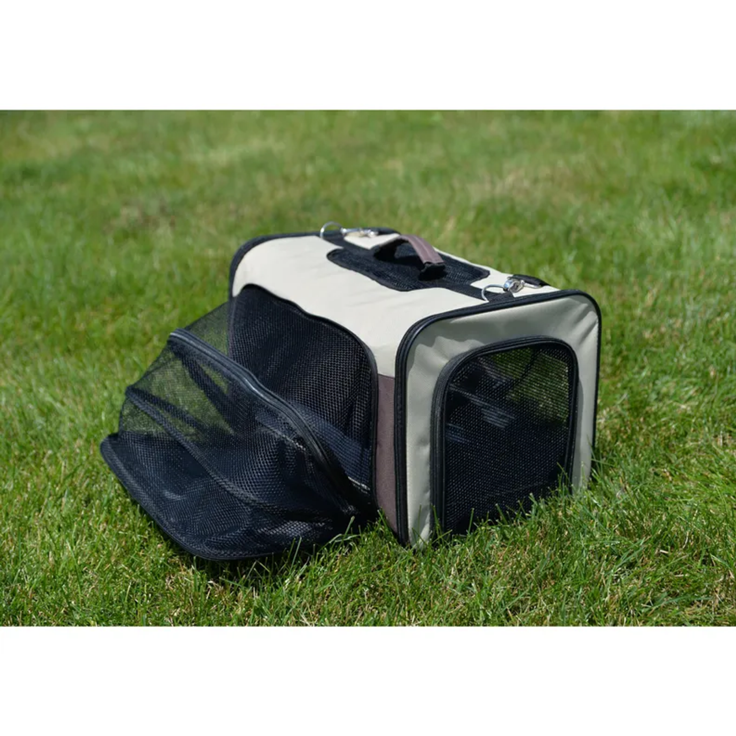 AeroMark International Inc Armarkat AirlIne Approved Pet Carrier Soft Sided Pet Carrier Pet Carriers