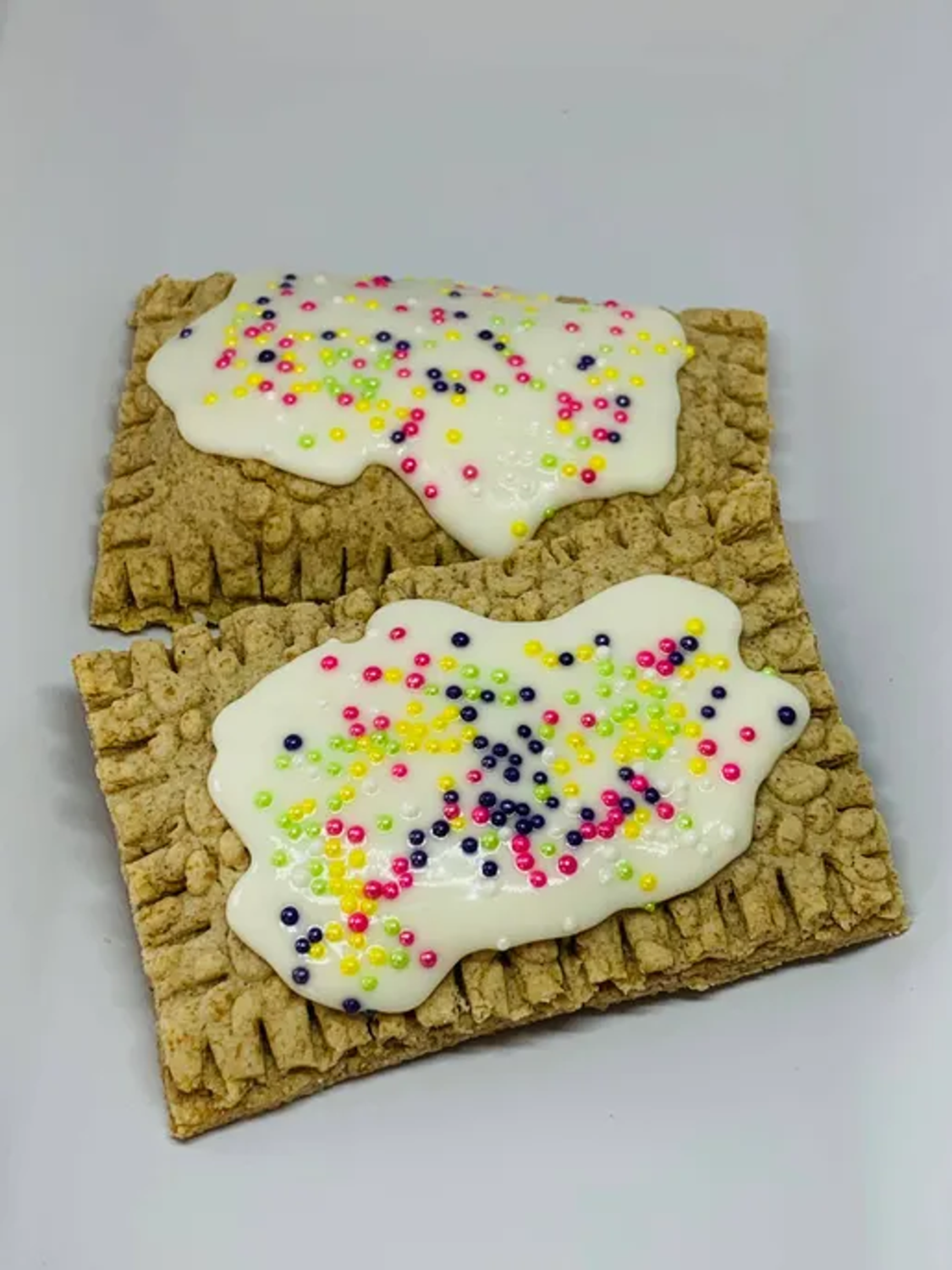 The Blue Cerebus Dog Bakery Pup Tart-Strawberry & Vanilla (large) Dog Treats